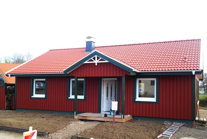 Älmhult 100 Schwedenhaus mit roter Fassade